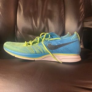 Nike Flyknit Trainer Blue Volt
